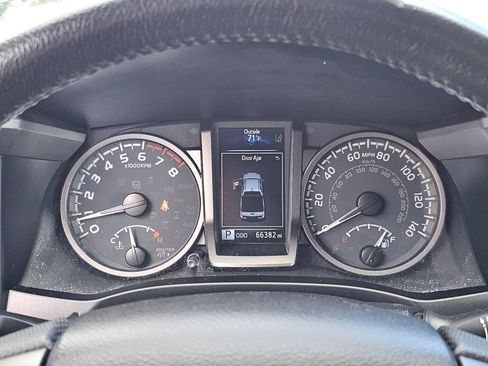 Used 2021 Toyota Tacoma TRD Off-Road AWD/4WD image 24