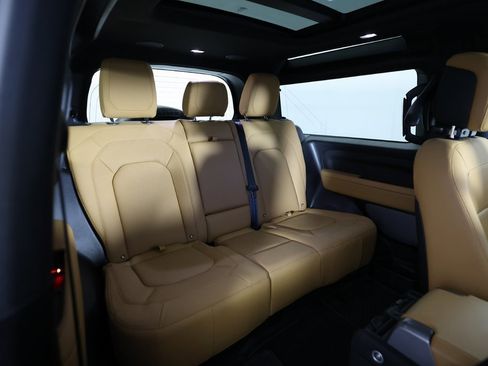 Used 2024 Land Rover Defender 90 V8 image 11