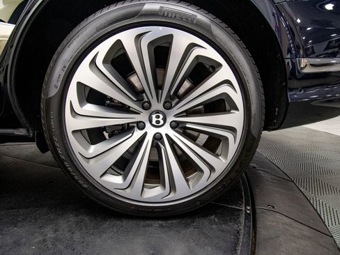 New 2025 Bentley Bentayga image 27