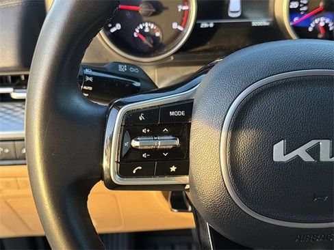 Used 2024 Kia Carnival LX image 25