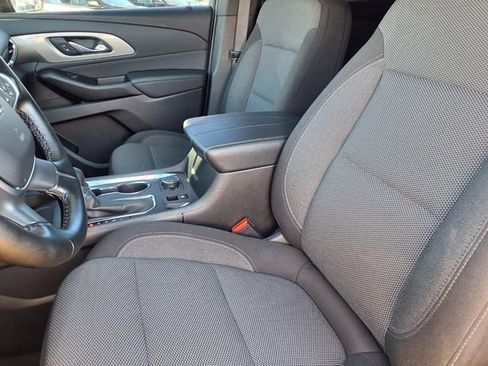 Used 2023 Chevrolet Traverse LT FWD image 3
