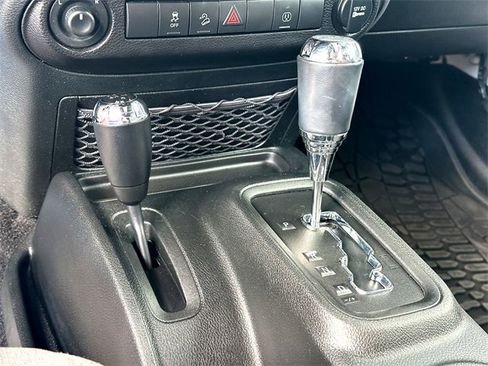 Used 2017 Jeep Wrangler Unlimited Sahara w/ Connectivity Group image 15