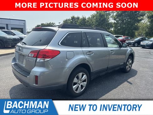 Used 2011 Subaru Outback 2.5i Premium AWD/4WD image 3