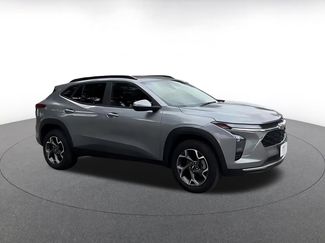 Used 2025 Chevrolet Trax LT FWD video 2