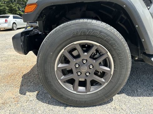 Used 2021 Jeep Gladiator Overland w/ Popular Equipment Package image 11