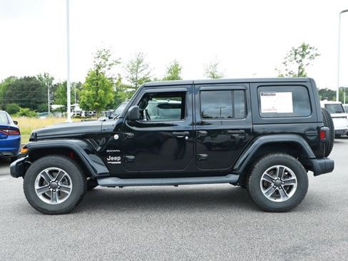 Used 2018 Jeep Wrangler Unlimited Sahara w/ Cold Weather Group AWD/4WD image 5