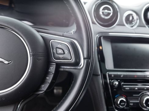 Used 2015 Jaguar XJ RWD image 38