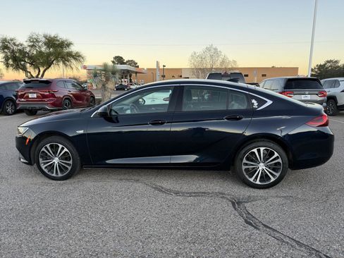 Used 2018 Buick Regal Preferred image 2