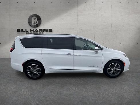 Used 2022 Chrysler Pacifica Pinnacle AWD/4WD image 5