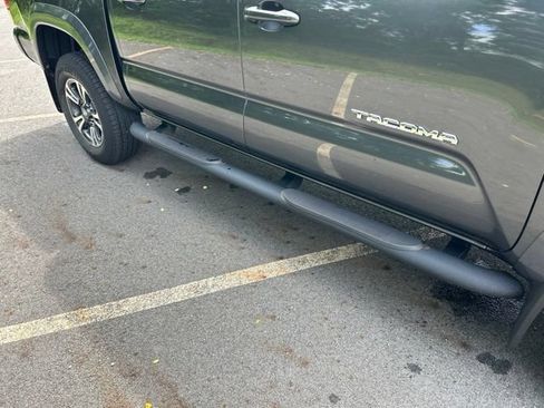 Used 2017 Toyota Tacoma TRD Sport w/ Tow Package (A/T) AWD/4WD image 38