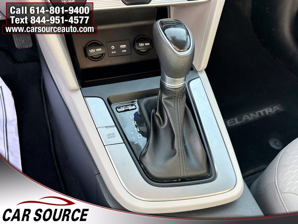 Used 2019 Hyundai Elantra SE FWD image 17