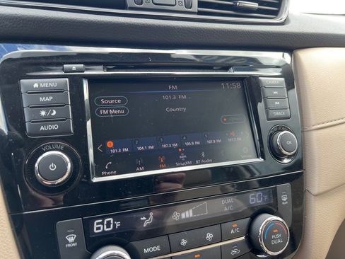 Used 2019 Nissan Rogue SV w/ Premium Package AWD/4WD image 12