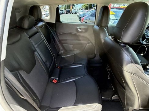 Used 2019 Jeep Compass Latitude FWD image 28