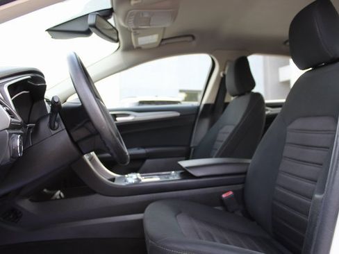 Used 2020 Ford Fusion SE FWD image 11