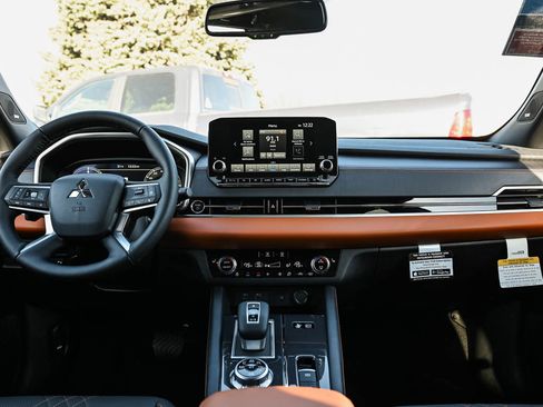 New 2025 Mitsubishi Outlander SEL image 16