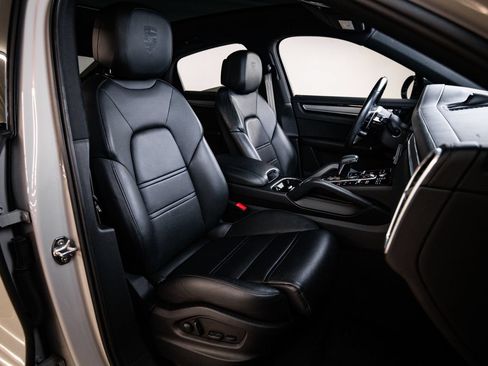 Certified 2023 Porsche Cayenne Platinum Edition AWD/4WD image 29