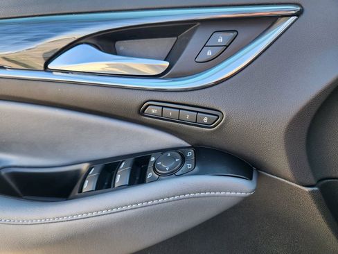 Used 2024 Buick Enclave Premium image 12