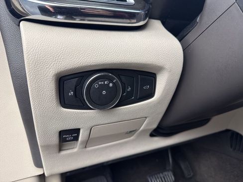 Used 2018 Lincoln Continental Reserve w/ Rear-seat Package image 29