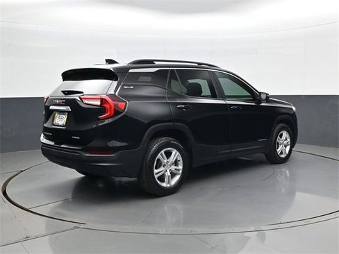 Used 2023 GMC Terrain SLE w/ Driver Convenience Package image 5