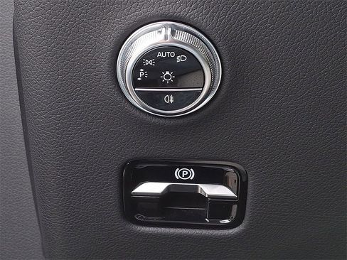 Used 2023 Mercedes-Benz GLC 300 4MATIC image 25