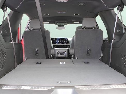 Used 2025 Chevrolet Suburban Premier image 15