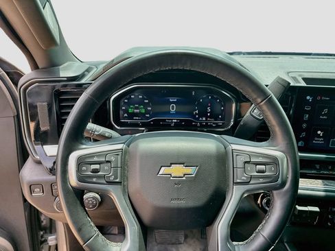 Used 2025 Chevrolet Silverado 3500 LTZ w/ LTZ Convenience Package AWD/4WD image 13