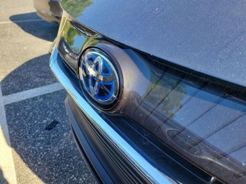 Used 2023 Toyota Venza LE image 11