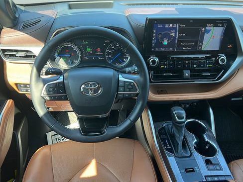 Used 2021 Toyota Highlander Platinum FWD image 12