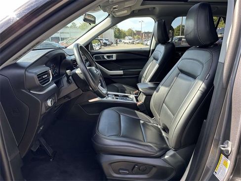 Used 2022 Ford Explorer XLT w/ Equipment Group 202A image 23