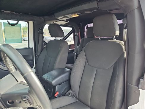 Used 2018 Jeep Wrangler Sport image 21