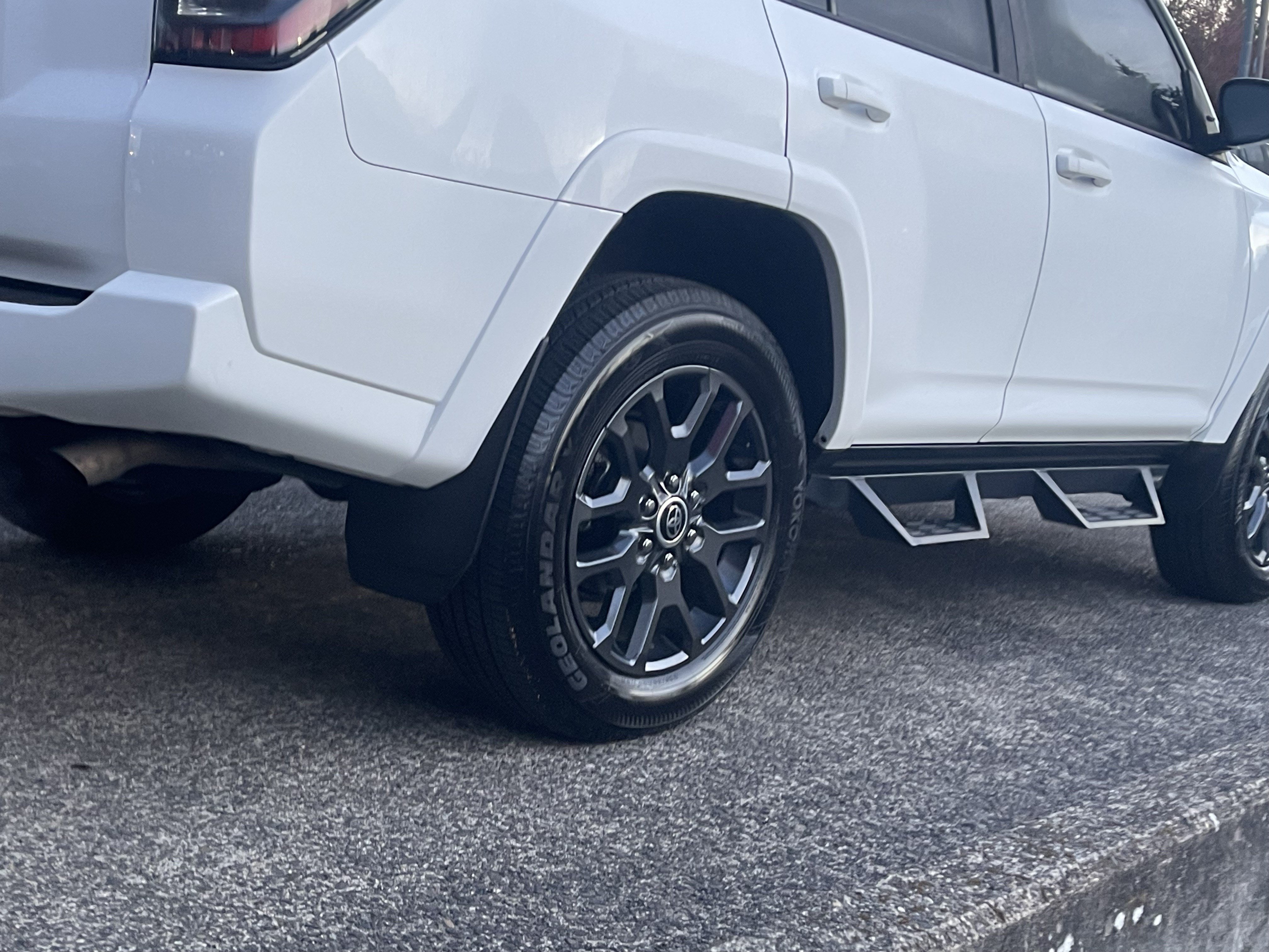Used 2022 Toyota 4Runner SR5 AWD/4WD image 9