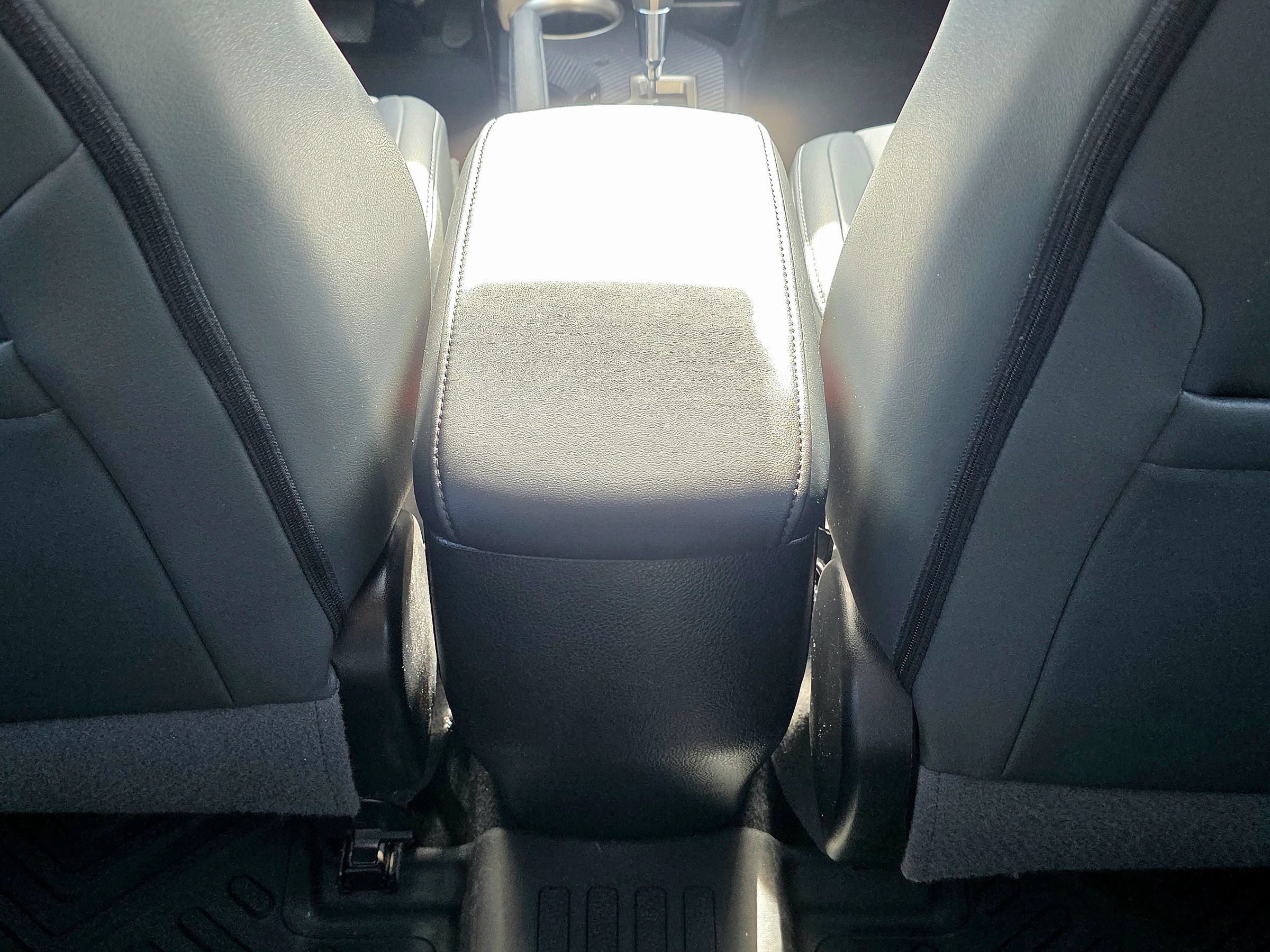Used 2014 Toyota RAV4 Limited w/ Technology Package AWD/4WD image 36