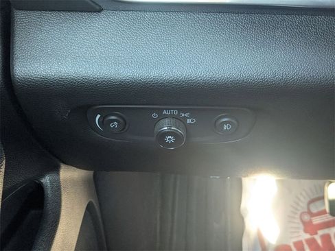 Used 2019 Chevrolet Traverse LT image 18