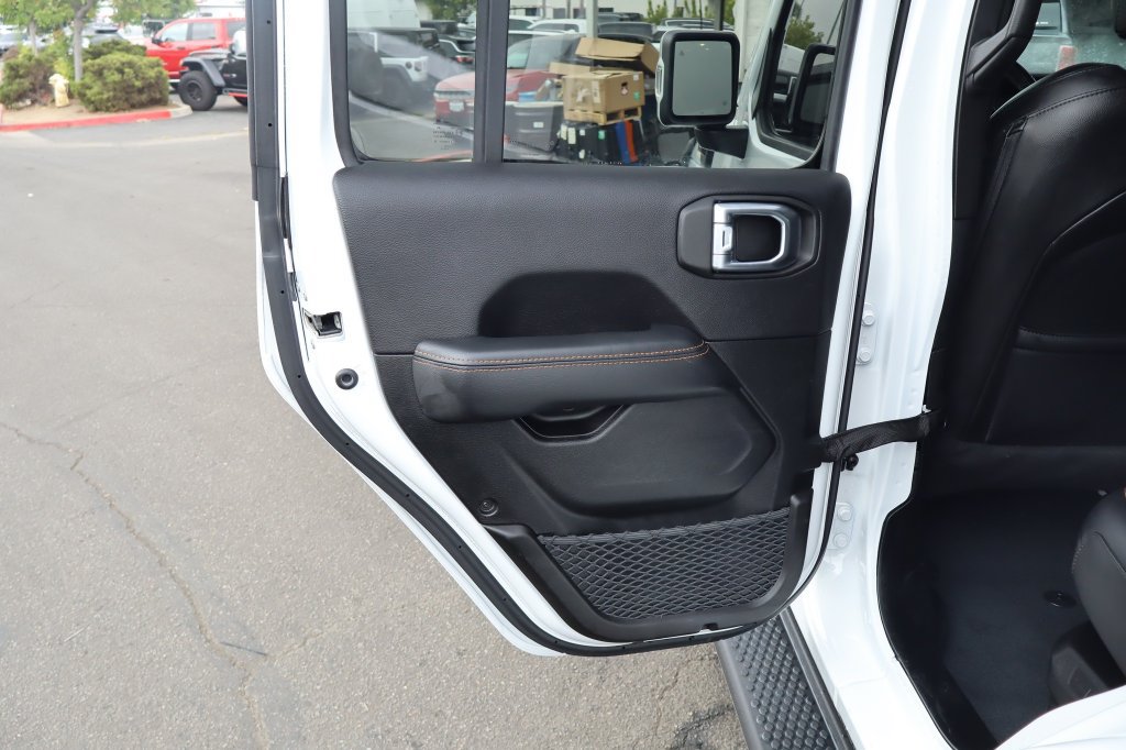 Used 2022 Jeep Wrangler Unlimited Sahara AWD/4WD image 37