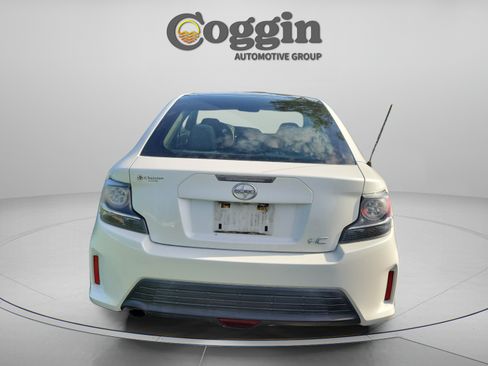 Used 2015 Scion tC FWD image 4