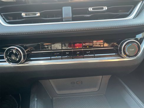 Used 2025 Chevrolet Equinox LT w/ Safety and Technology Package image 16