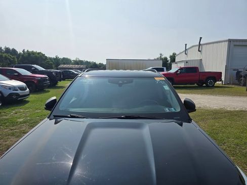 Used 2023 Ford Explorer XLT AWD/4WD image 42