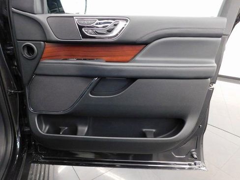 Used 2023 Lincoln Navigator Reserve image 32