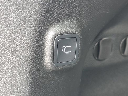 Used 2019 Jeep Cherokee Limited AWD/4WD image 10
