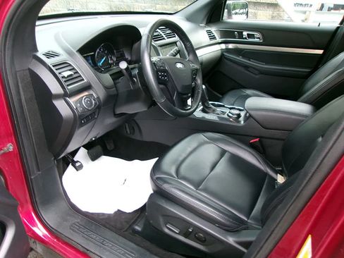 Used 2019 Ford Explorer XLT w/ Equipment Group 202A AWD/4WD image 16