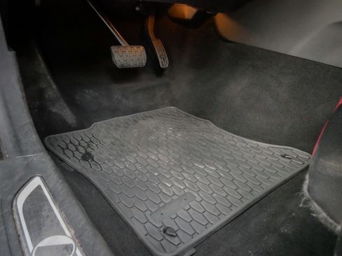 Used 2018 Jaguar XF R-Sport image 17