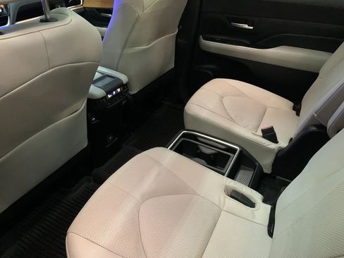 Used 2024 Toyota Grand Highlander Limited image 13