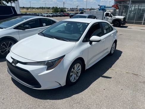 Used 2026 Toyota Corolla LE w/ LE Premium Package FWD image 1