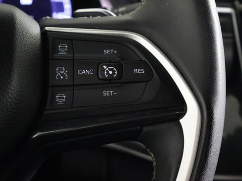 Used 2023 Jeep Grand Cherokee Altitude image 37