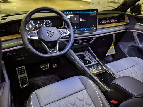 New 2026 Volkswagen Tiguan SEL R-Line AWD/4WD image 12