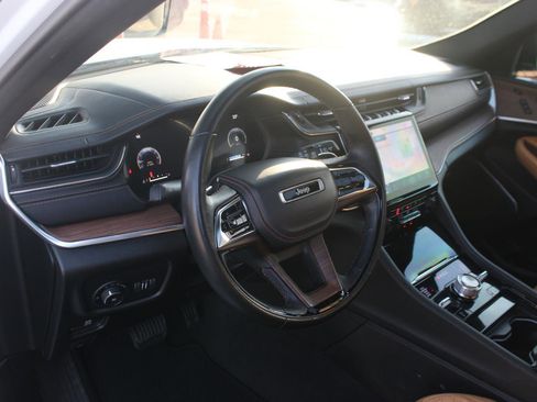 Used 2022 Jeep Grand Cherokee L Summit w/ Luxury Tech Group V image 19