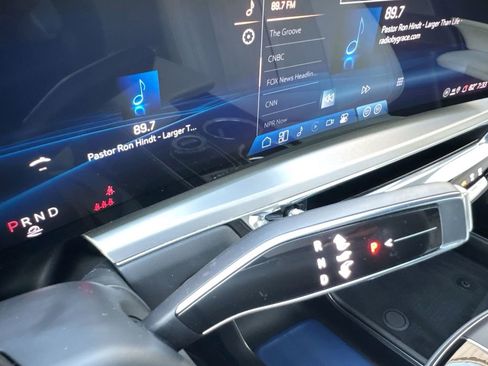 Used 2024 Cadillac Lyriq Luxury image 22