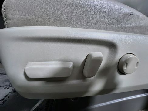 Used 2017 Toyota Sienna Limited FWD image 16