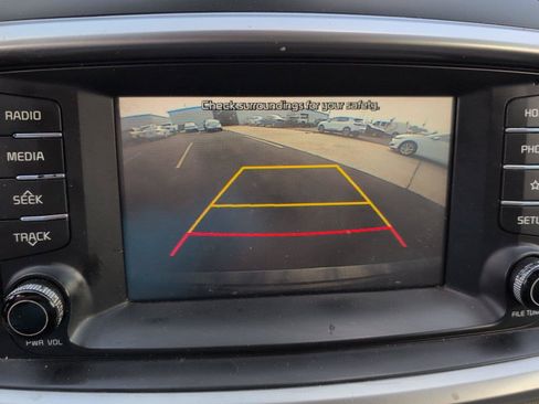 Used 2019 Kia Sorento FWD image 17