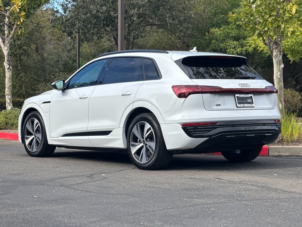 Used 2024 Audi Q8 e-tron Premium Plus AWD/4WD image 7